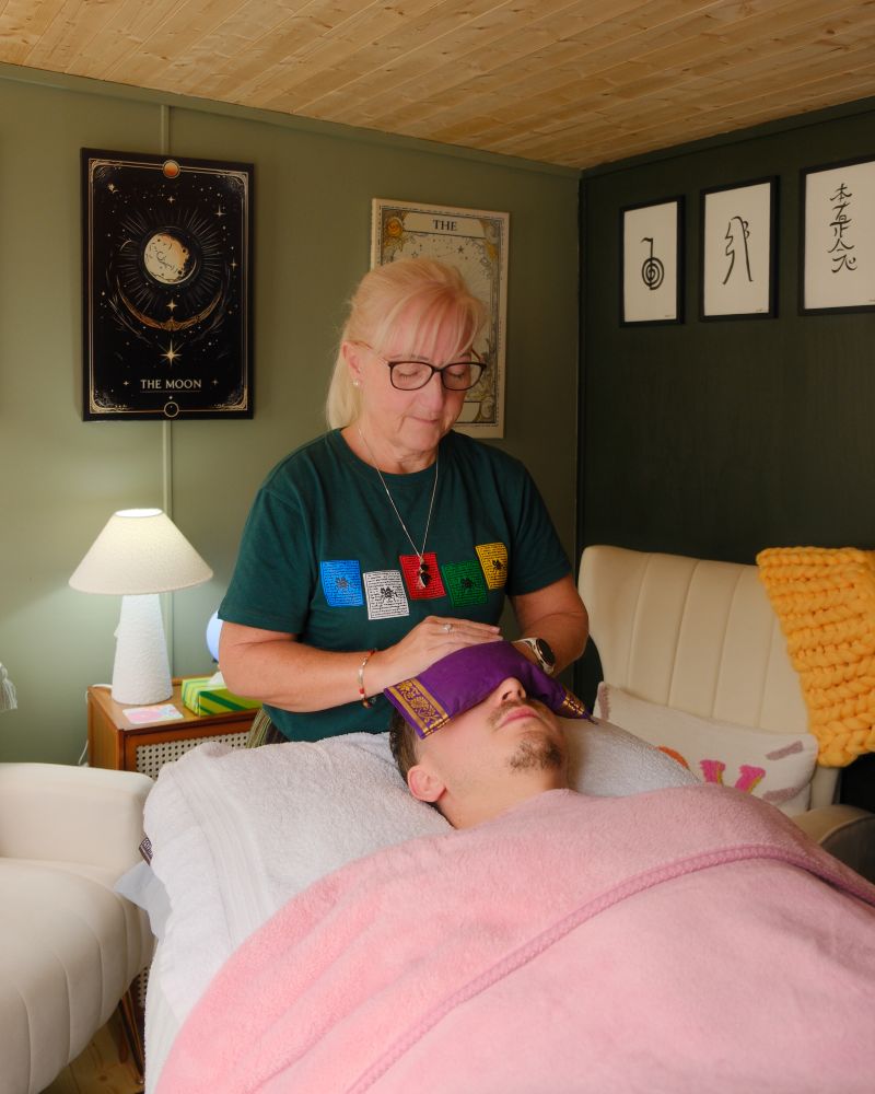 Reiki session in Penyffordd near Chester and Flintshire